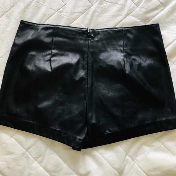 XXI Pleather Panelled Shorts - Picture 3 of 4